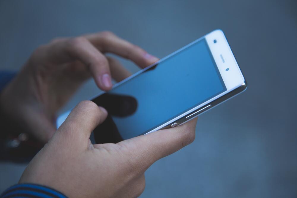 Россияне потратили социальные выплаты на смартфоны