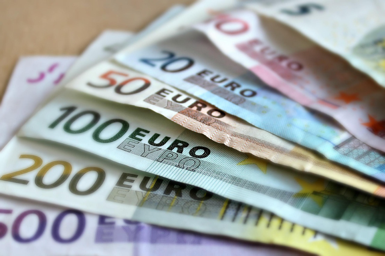 Возможностей для продажи наличных евро и долларов стало больше