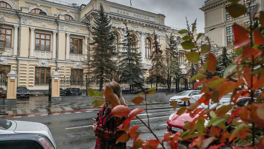 Центробанк усложняет процедуру страхования бытовой техники и банковских карт